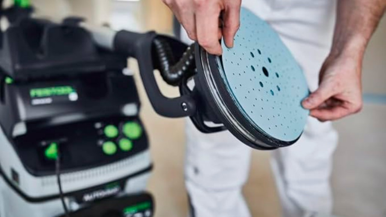 Preparación previa imprescindible antes de empezar a saber cómo pintar el techo