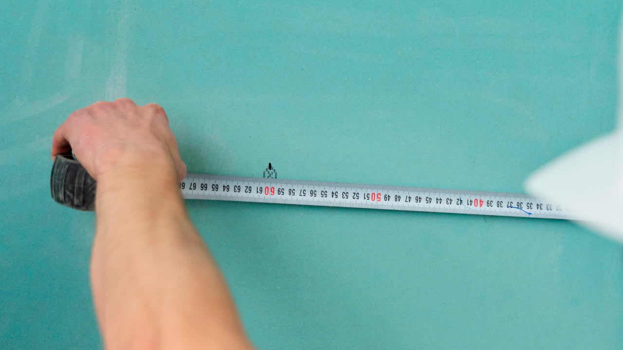 Los pasos esenciales para poner papel pintado de forma profesional