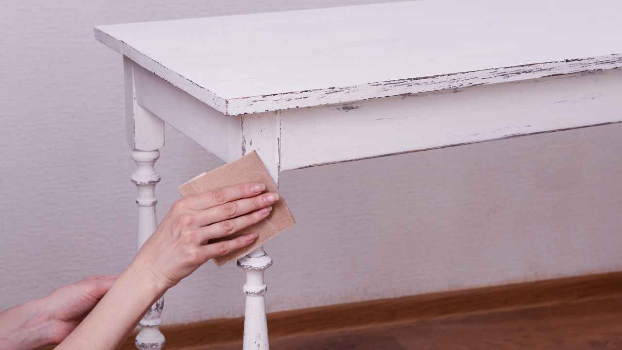 Cómo aplicar cera de acabado para muebles y por qué utilizarla en tus proyectos