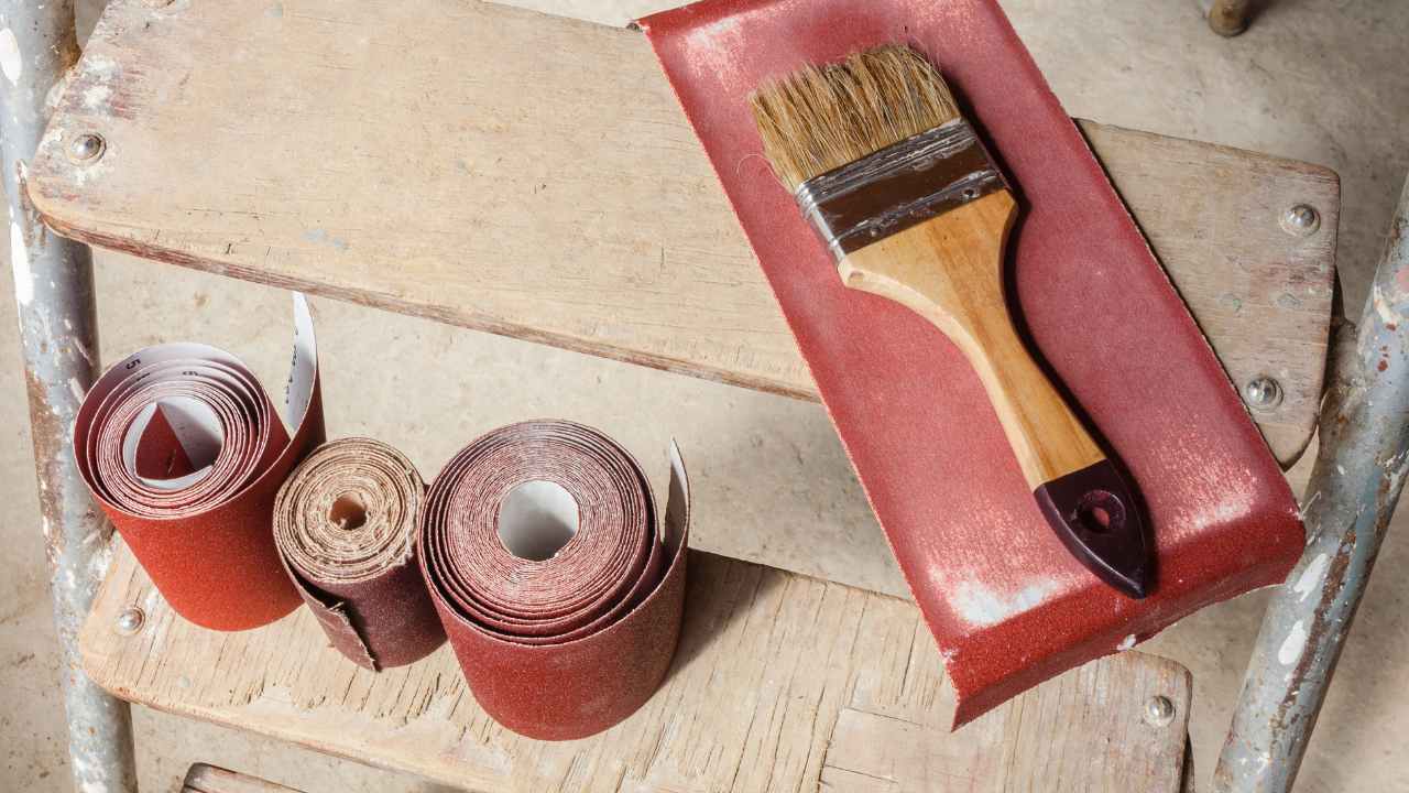 Cómo aplicar cera de acabado para muebles y las herramientas necesarias para aplicarla